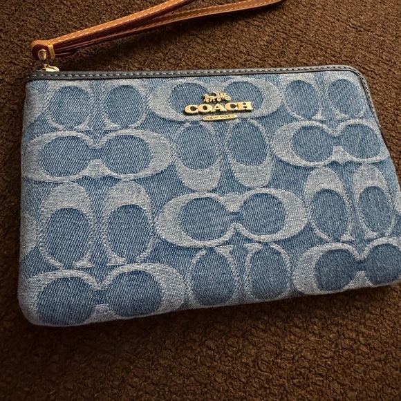 Coach mini denim Rowan with denim wristlet - Picture 6 of 9
